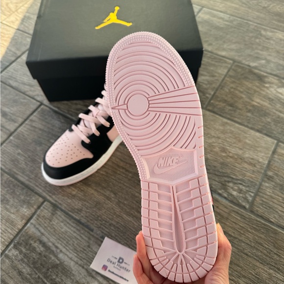 Brand New Air Jordan 1 Mid “Valentine’s Day” Big Kids Sneakers (K7/W8.5) - Picture 7 of 9